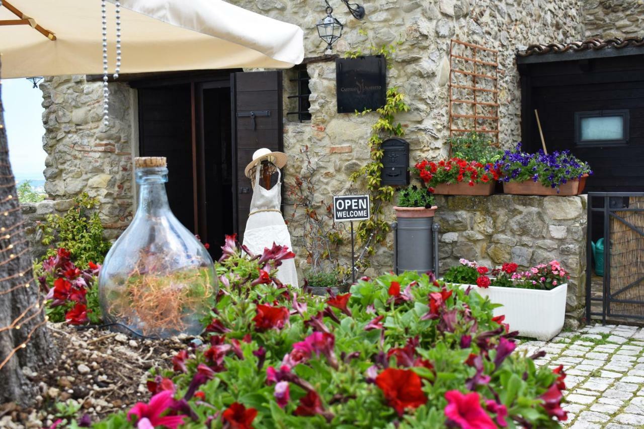 Отель Castello Di Albereto Trarivi Экстерьер фото